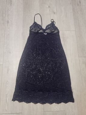 ⚓️ Victoria’s Secret XS Navy Sheer Swiss Dot Lace Slip